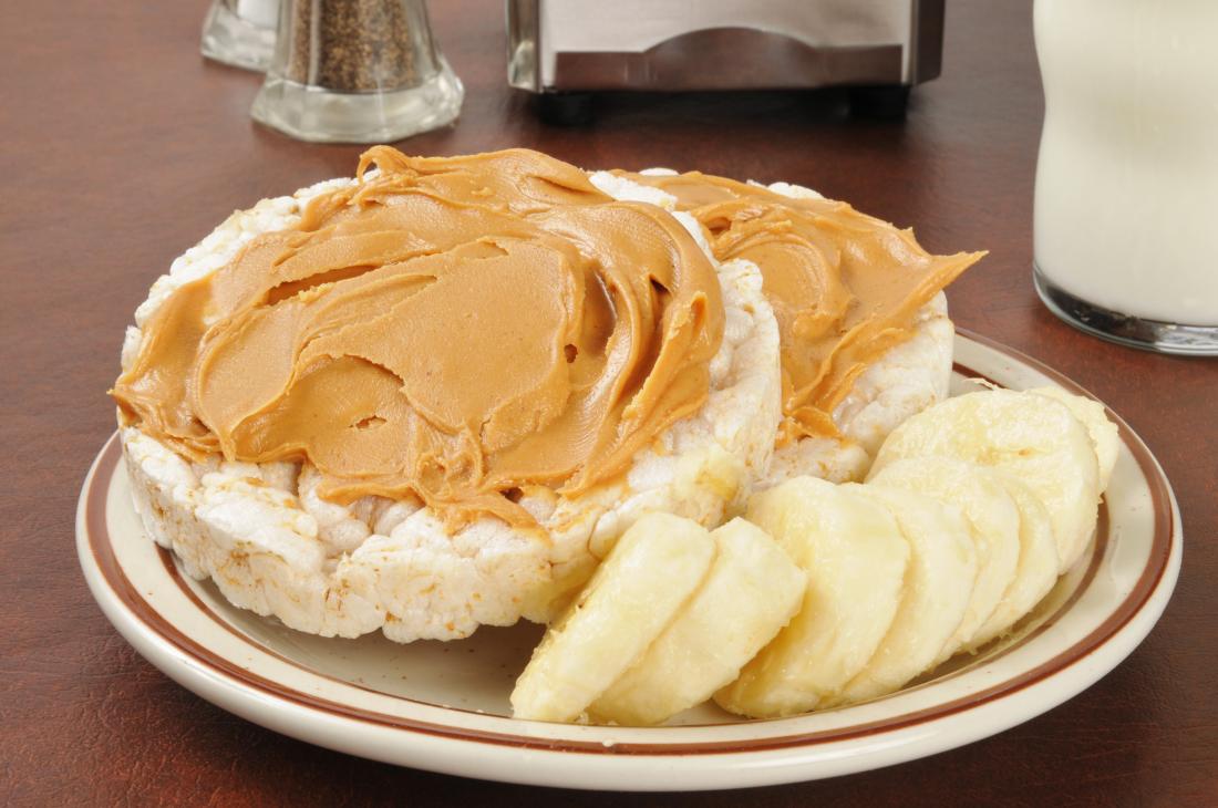 Peanut butter, rice cakes and banana