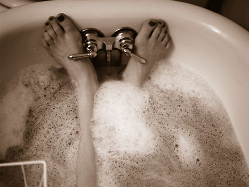 News Picture: Hot Water Soak May Help Ease Poor Leg Circulation