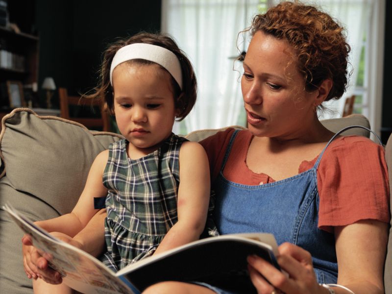 News Picture: Paper Books Beat Tablets for Parent-Child Interactions, Study Finds