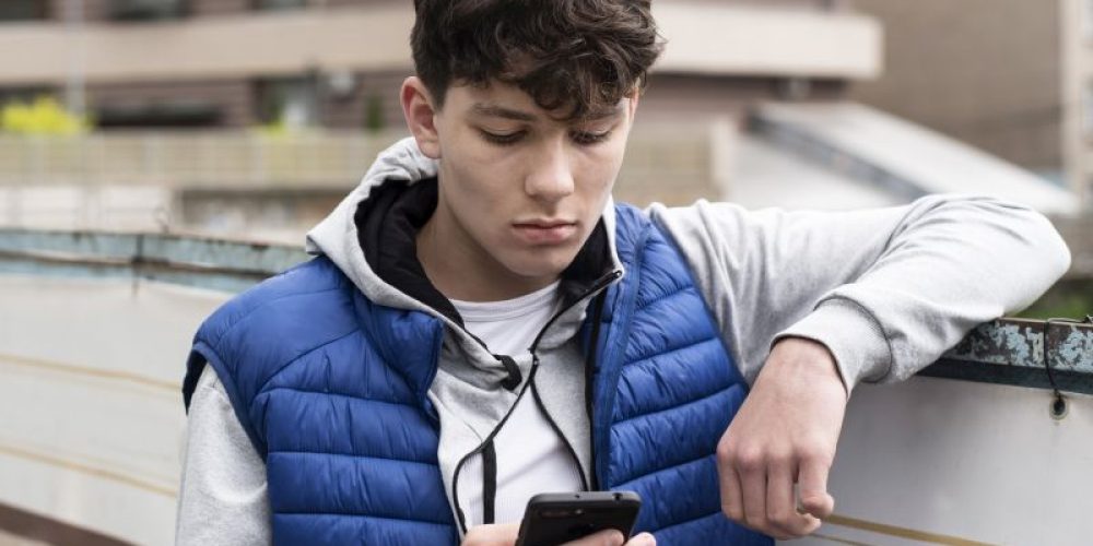 Texting Trauma: Many Teens Suffer &#8216;Digital Dating Abuse&#8217;