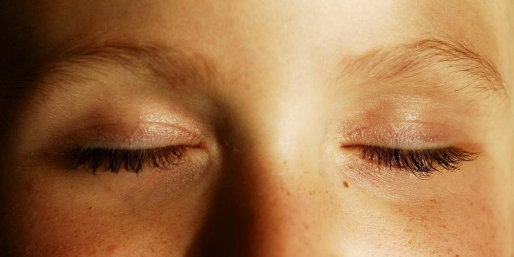 Eleven causes of pain when blinking