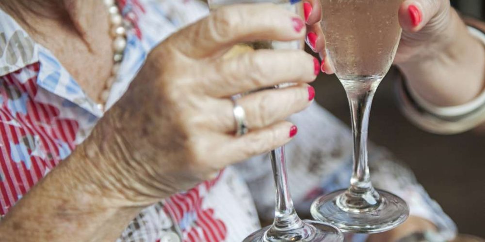 How does alcohol affect rheumatoid arthritis?