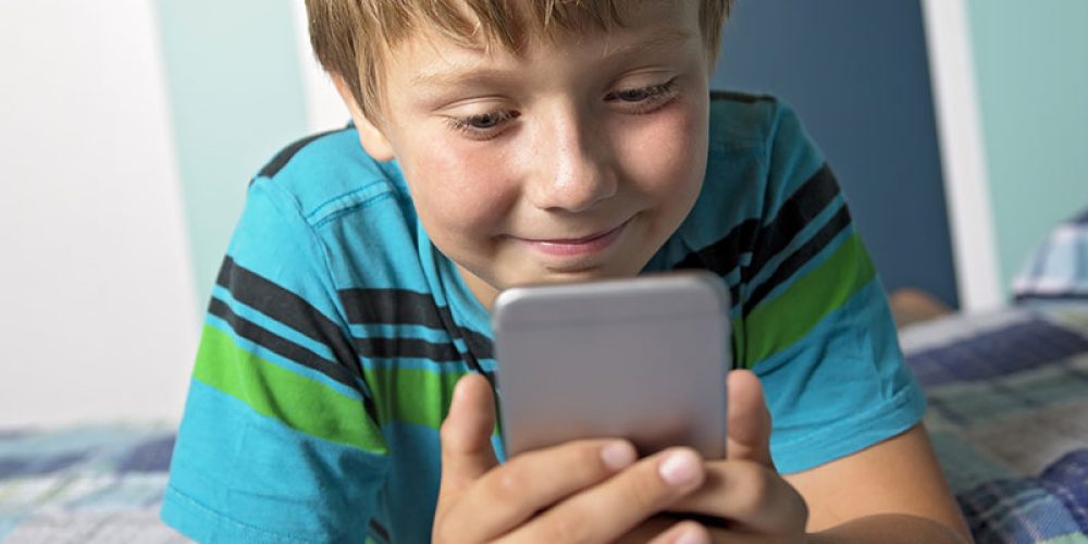 One Plus of Texting, Social Media: Divorce Made Easier on Kids