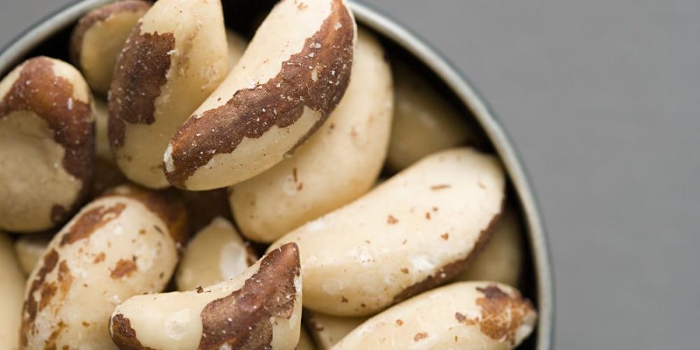 What are the benefits of eating Brazil nuts?