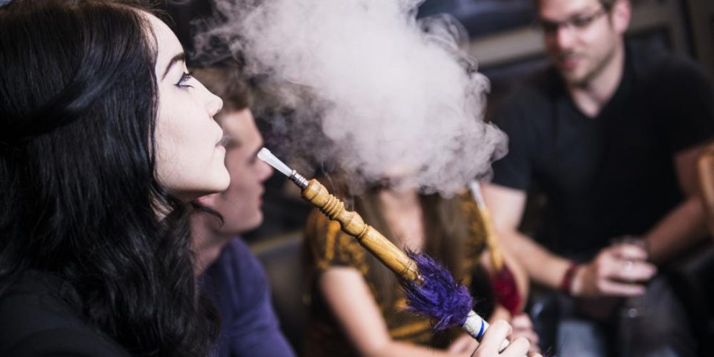What are the health risks of hookah smoking?
