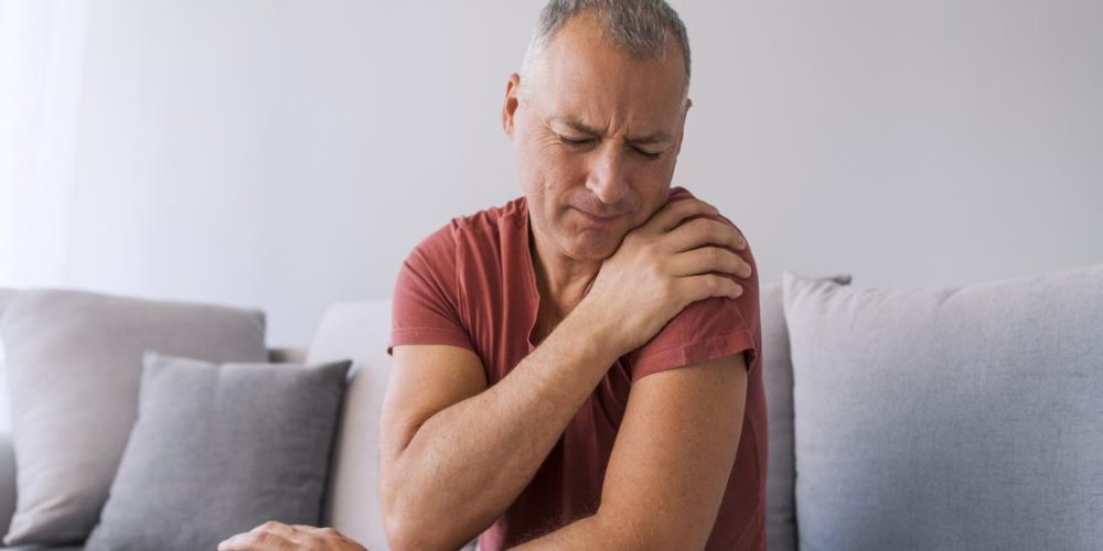 What can cause shoulder pain?