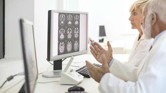 Alzheimer’s: Brain changes may occur 34 years before symptoms