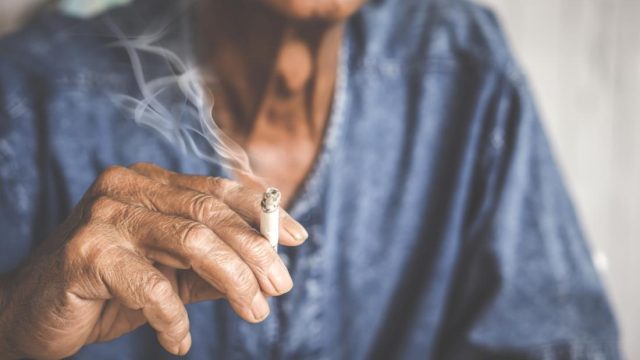Smoking may not be related to dementia risk after all