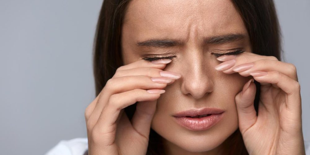 What causes burning eyes?