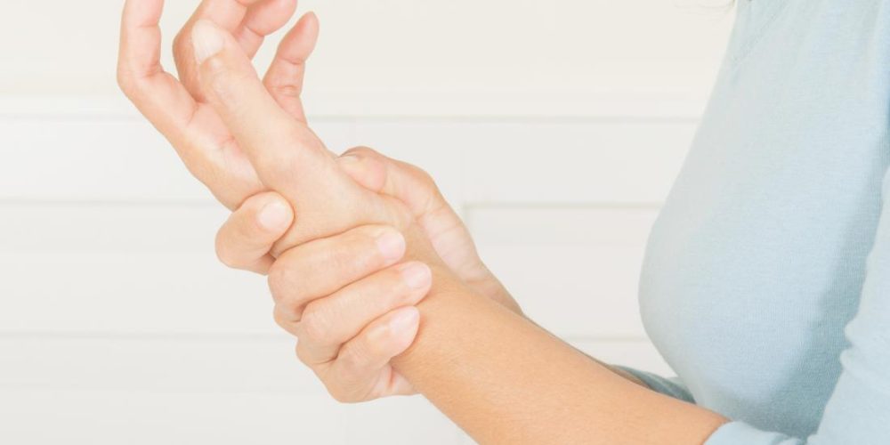 What can cause pain in the hand or wrist?