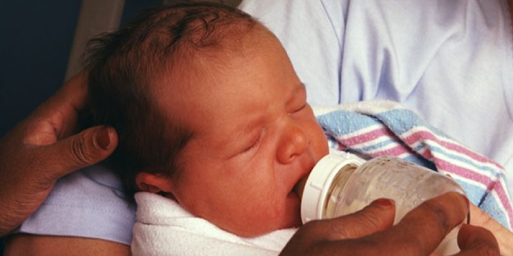 Few Days of Formula Feeding After Delivery Won&#8217;t Harm Breastfed Babies