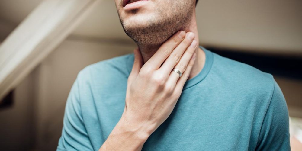 How to tell if a sore throat is from an allergy or a cold
